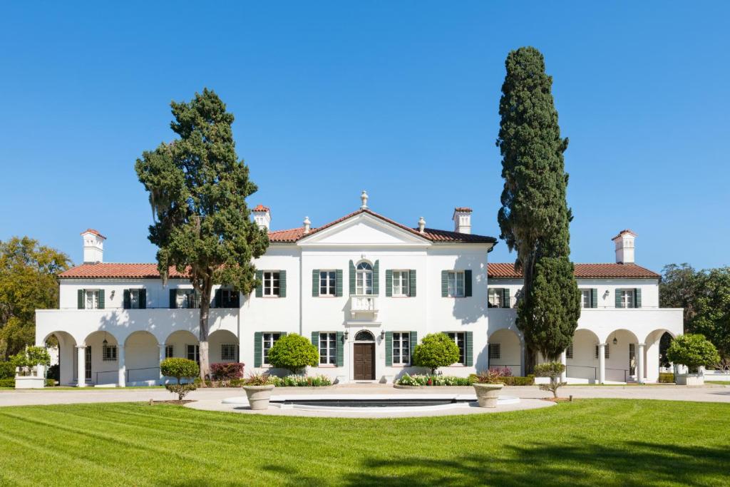 Jekyll Island Club Resort外面的花园