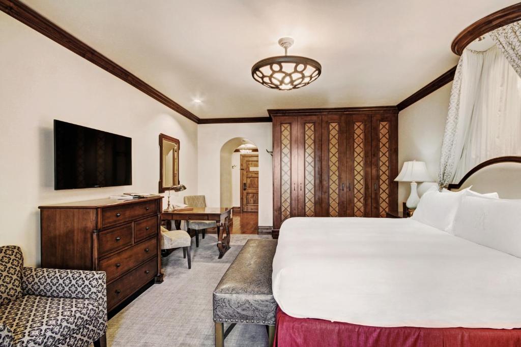 The Arrabelle at Vail Square, a RockResort - Deluxe King Room
