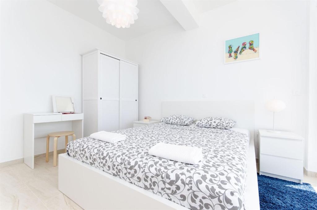 Łóżko lub łóżka w pokoju w obiekcie Apartments Branimir
