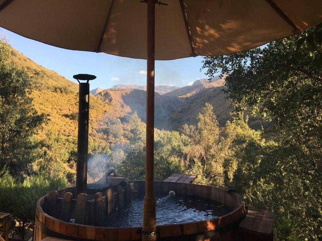 a hot tub with a view of the mountains at Cabañas Valle de Montañas in San Alfonso