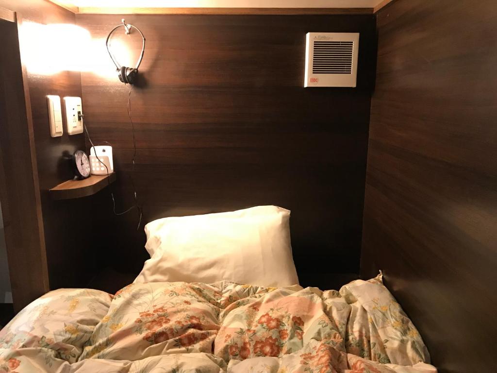 Postel nebo postele na pokoji v ubytování Hotel Famitic Nikko Station