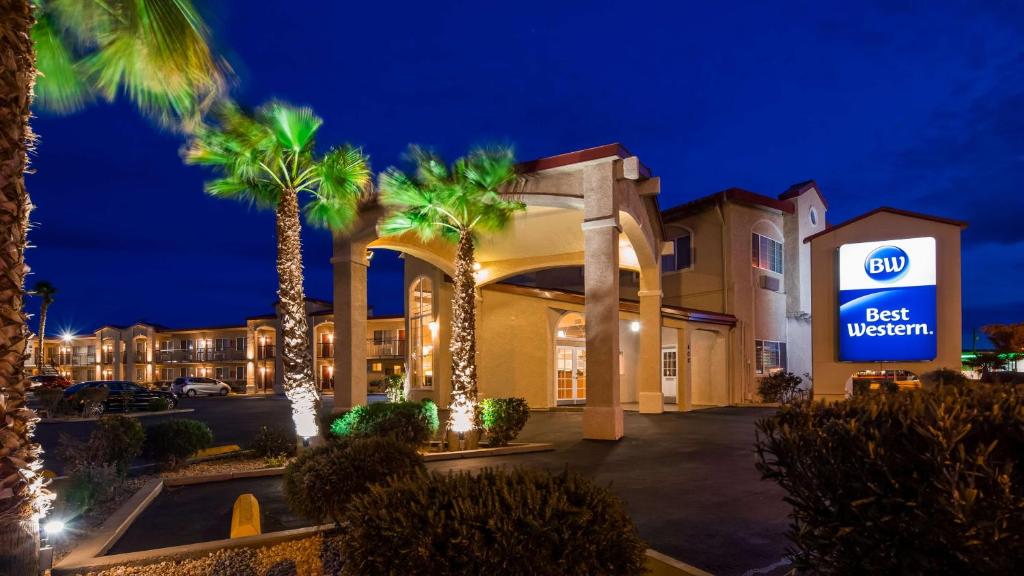 a rendering of a best western hotel with palm trees at Best Western China Lake Inn in Ridgecrest