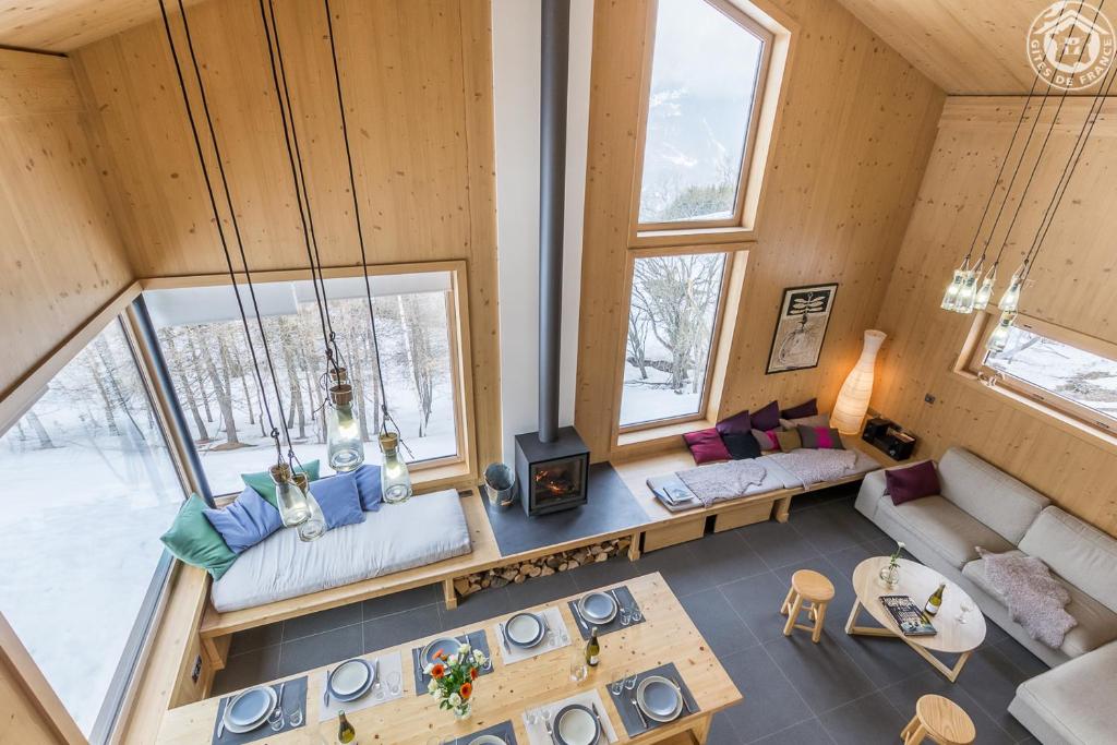 an overhead view of a living room in a tiny house at Le Refuge de Montgésin in Aime-La Plagne