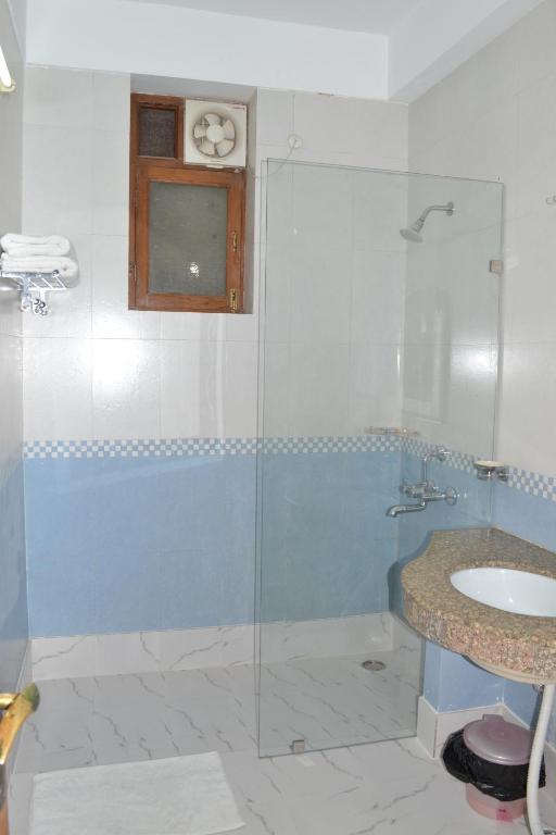 Koupelna v ubytování Raj Cottage Ganga Vatika