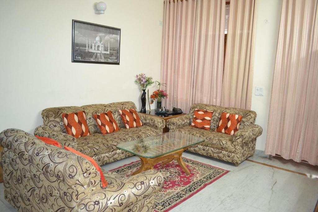 Posezení v ubytování Raj Cottage Ganga Vatika