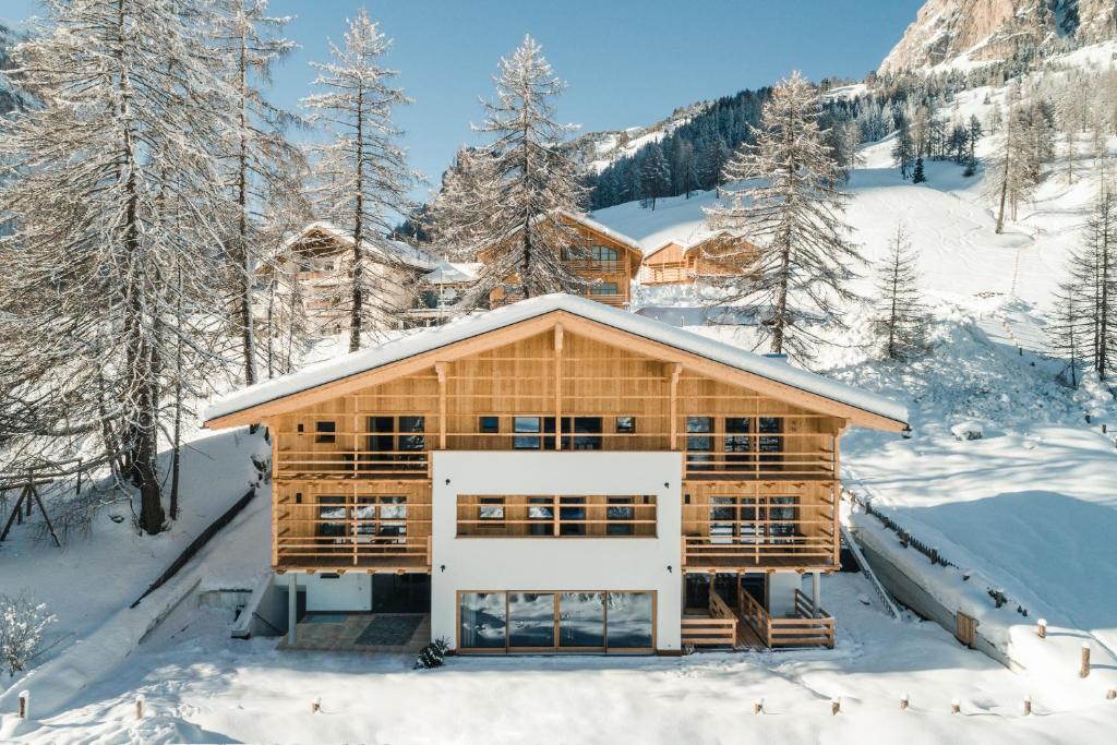 Chalet Roenn during the winter