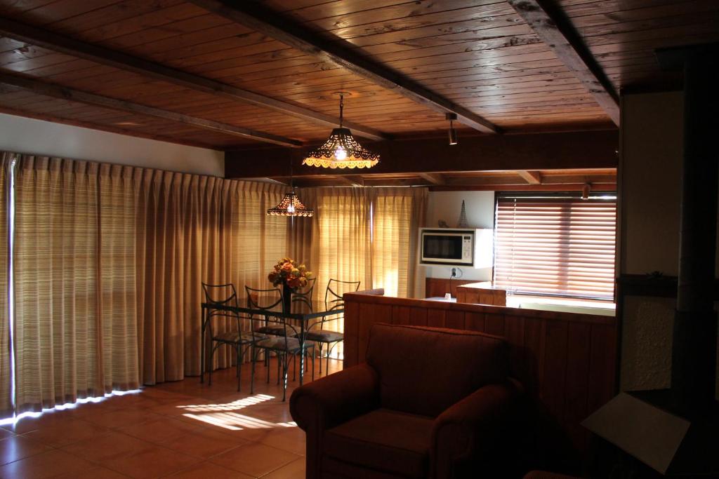 TV a/nebo společenská místnost v ubytování Chartré Manor B&B