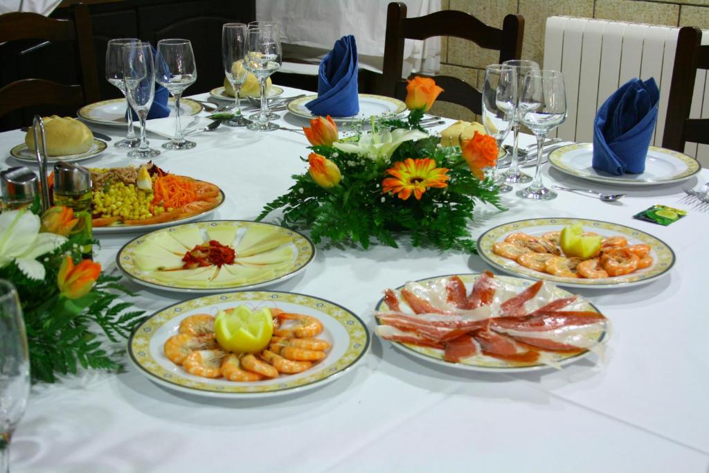 Comida en o cerca de este hotel