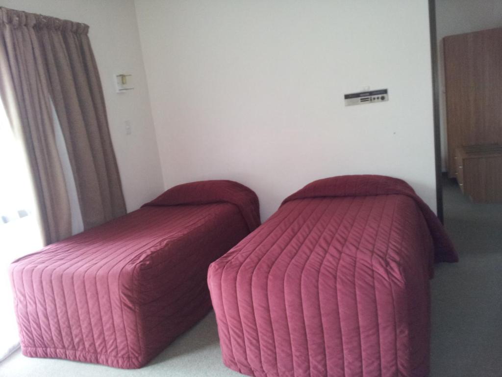 Postel nebo postele na pokoji v ubytování Ace High Motor Inn
