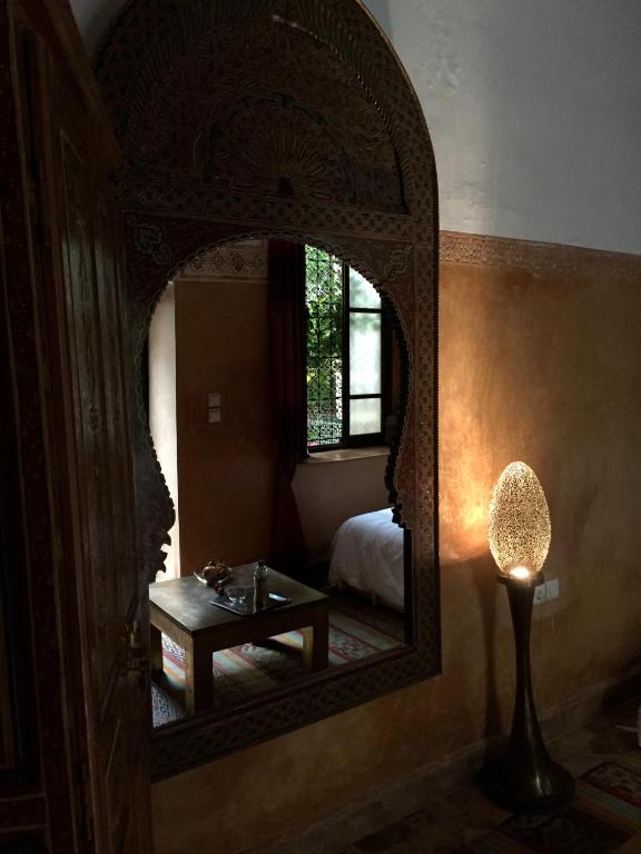 Postel nebo postele na pokoji v ubytování Riad Al Loune