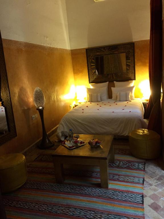Postel nebo postele na pokoji v ubytování Riad Al Loune