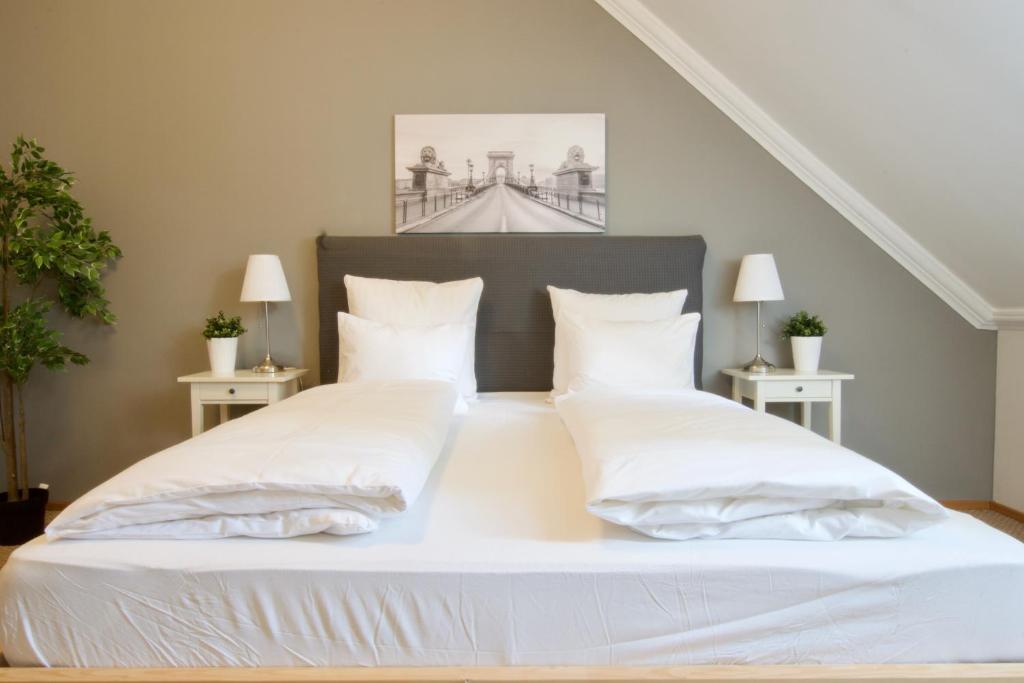 Posteľ alebo postele v izbe v ubytovaní Standerd Apartment by Hi5 - Lovag Family Suites