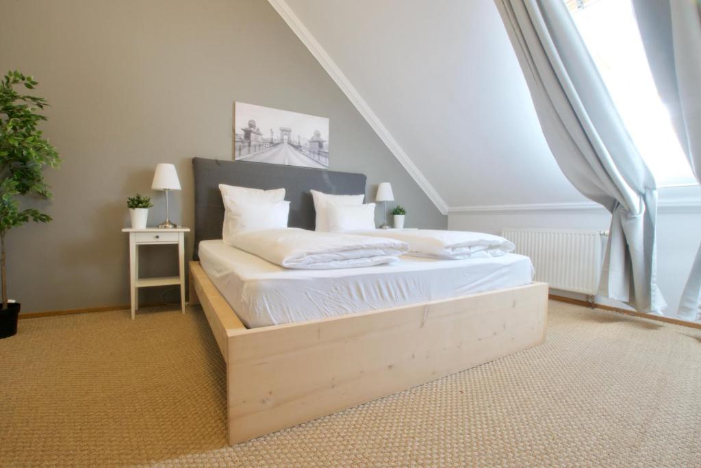 Posteľ alebo postele v izbe v ubytovaní Standerd Apartment by Hi5 - Lovag Family Suites
