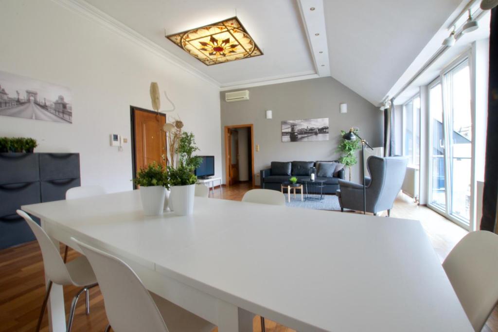 Posedenie v ubytovaní Standerd Apartment by Hi5 - Lovag Family Suites