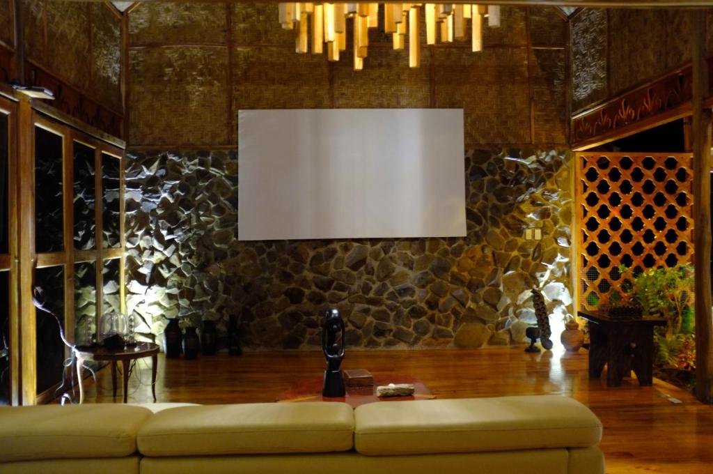 TV a/nebo společenská místnost v ubytování Camiguin Volcano Houses-Panoramic House