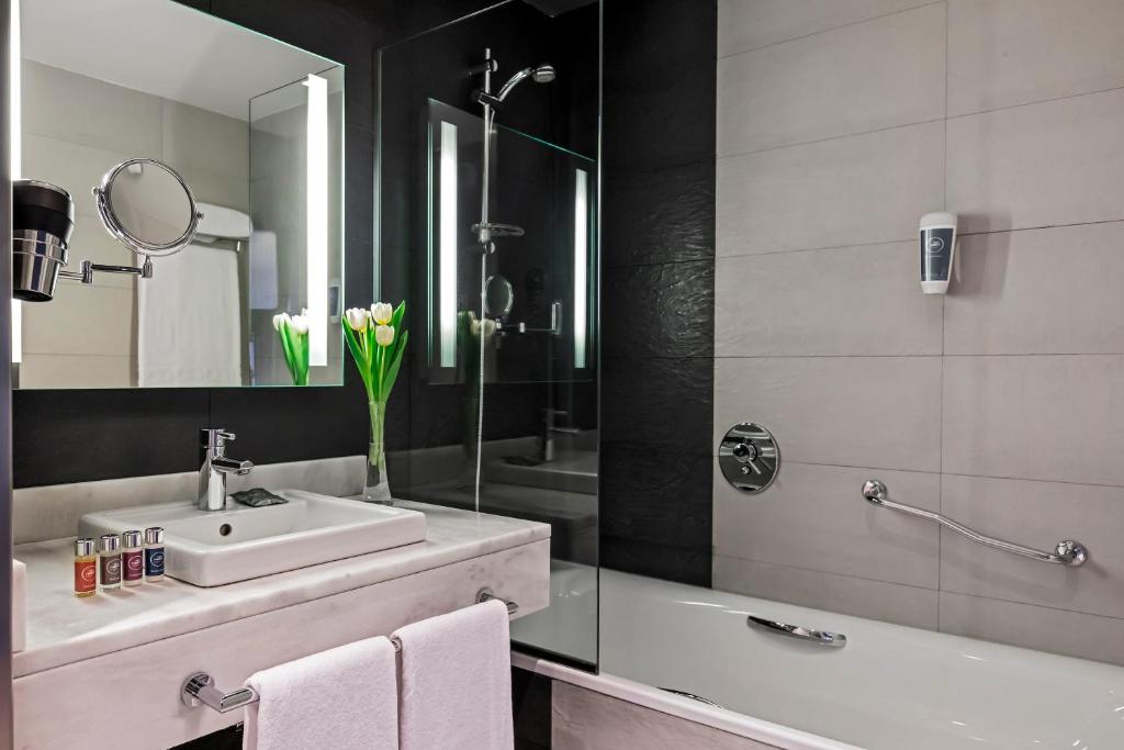 Hotel Zentral Castellana Norte - Resim 18