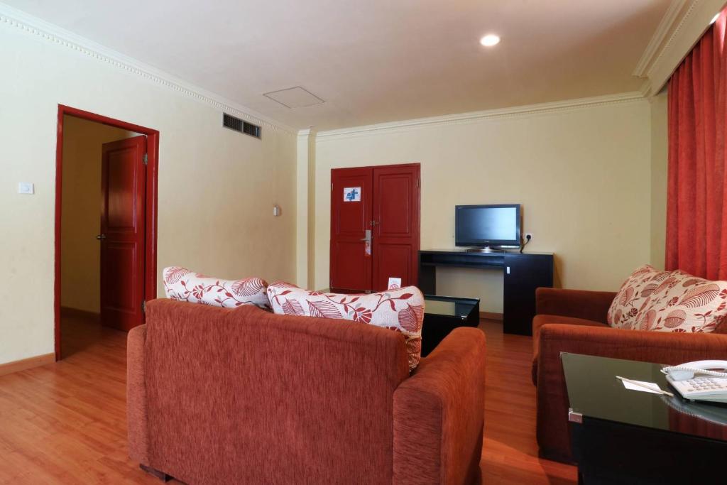 TV a/nebo společenská místnost v ubytování Sari Ater Kamboti Hotel Bandung