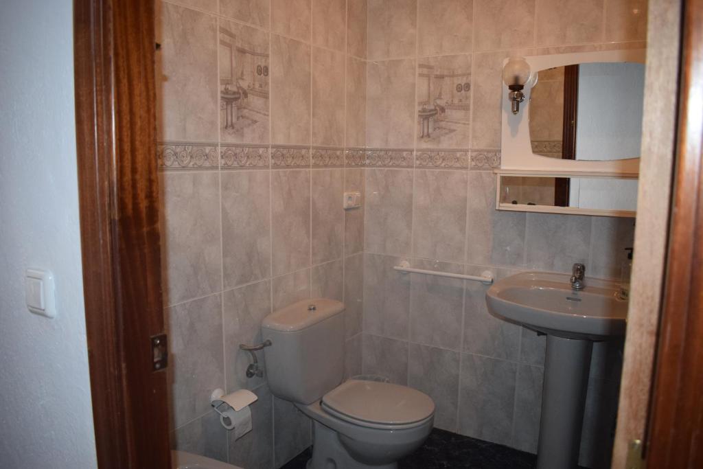 Koupelna v ubytování Apartamentos Casa FERMINA - A 2 horas de las pistas de esquí