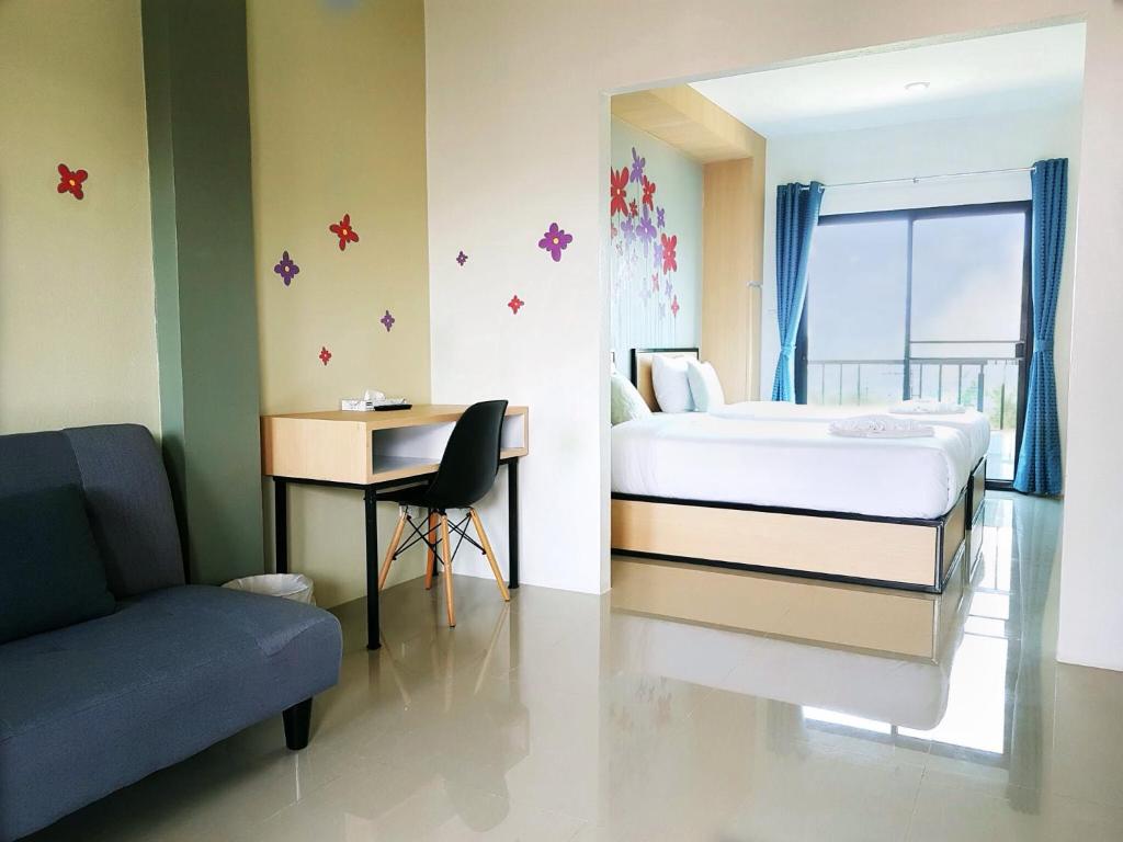 Postel nebo postele na pokoji v ubytování Sirimunta Hotel Chiang Rai Suite & Residence