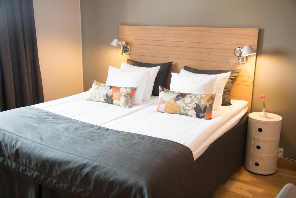 Postel nebo postele na pokoji v ubytování Hotell Aston