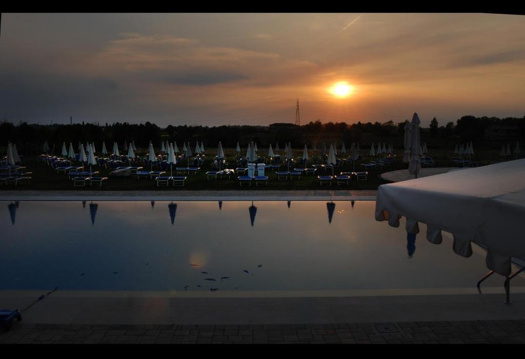 Alba o tramonto visti dall'interno dell'agriturismo o dai dintorni