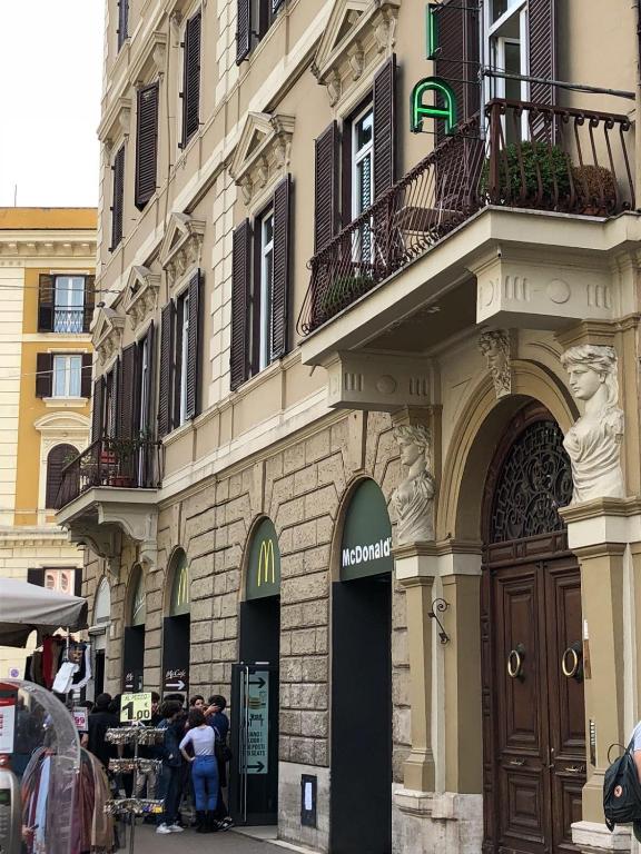 The building in which a vendégházakat is located