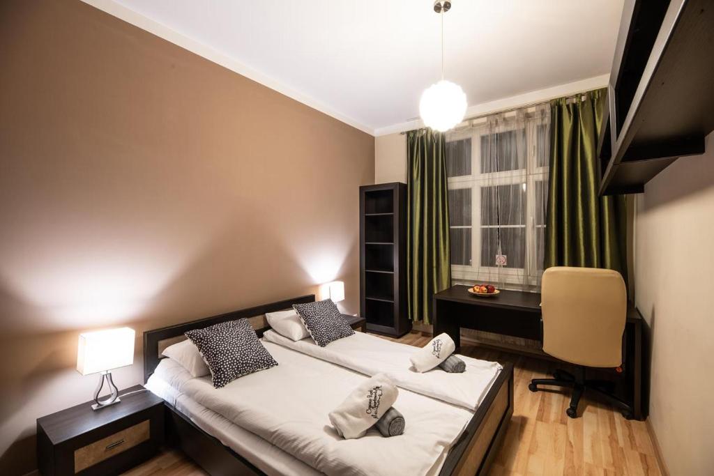 Cracow Rent Apartments - spacious apartments for 2-7 people in quiet area - Kolberga Street nr 3 - 10 min to Main Square by foot - Two-Bedroom Apartment - Ul. Krowoderska 6