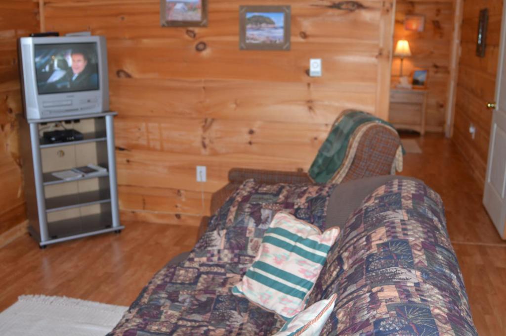 TV a/nebo společenská místnost v ubytování Sea Parrot Ocean View Manor