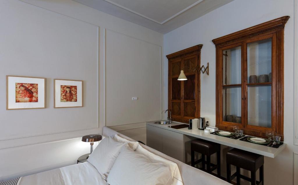 a hotel room with a bed and a kitchen at Suites Menaggio in Menaggio