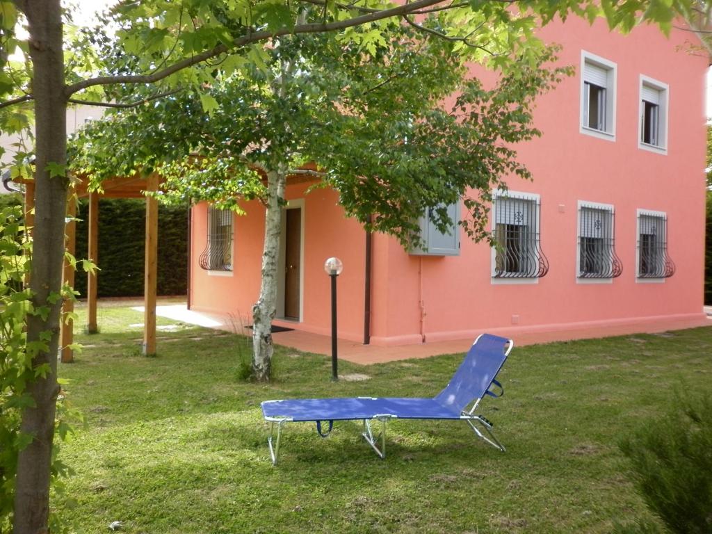 A garden outside Villa Jolanda