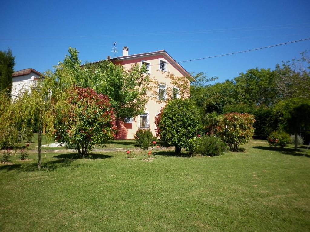 A garden outside Villa Jolanda