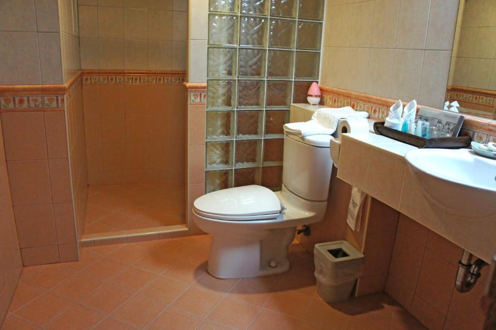 Safari Beach Hotel Patong - Resim 16