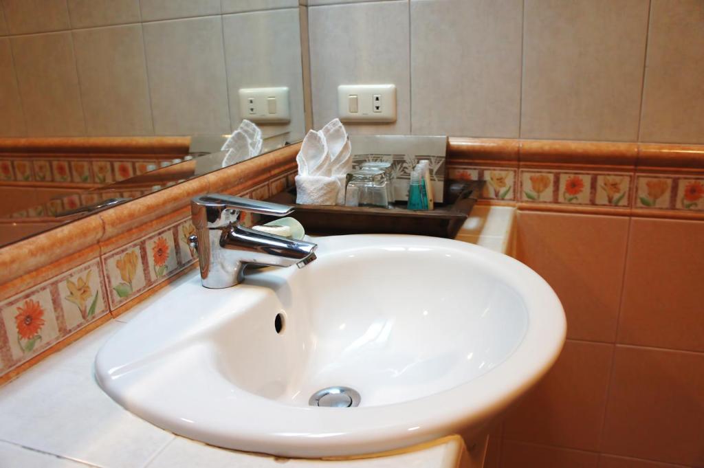 Safari Beach Hotel Patong - Resim 8