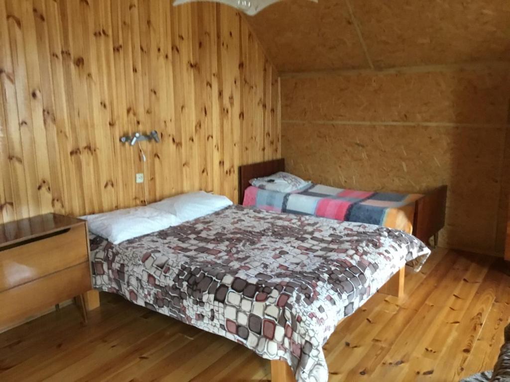 Кровать или кровати в номере Dacha u Morya Bugaz