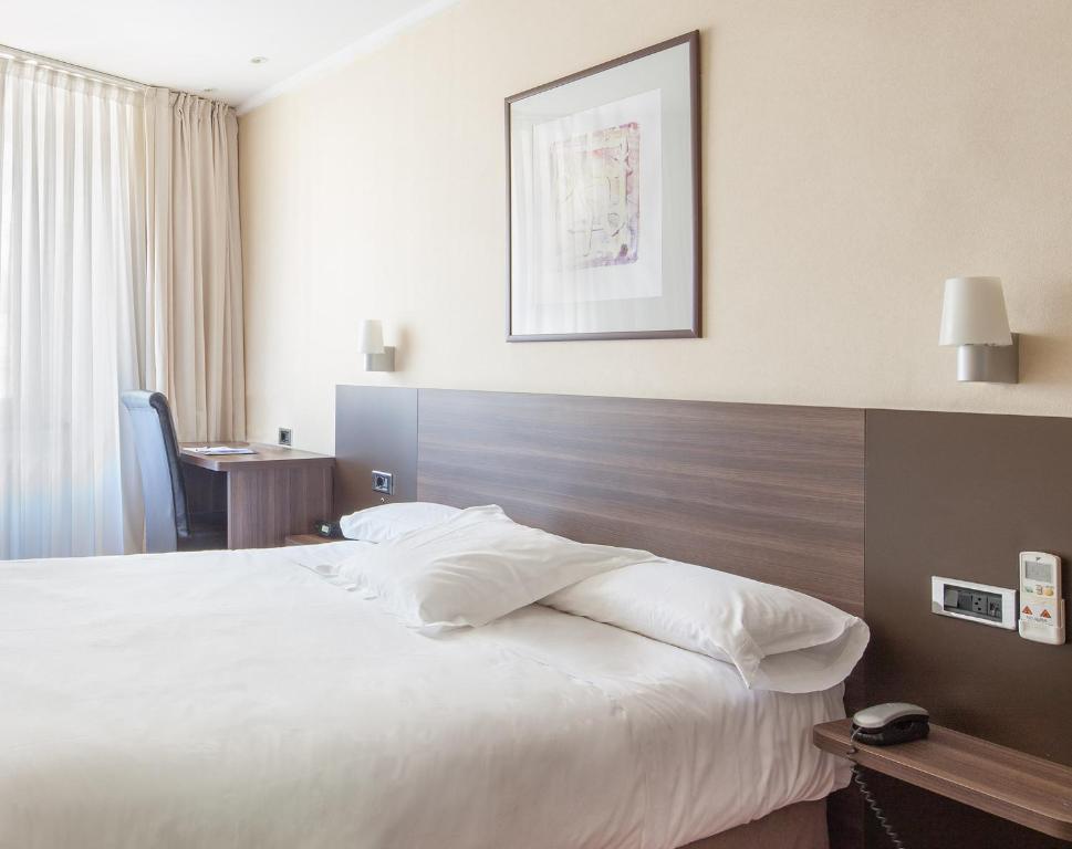 Postel nebo postele na pokoji v ubytování Hotel Yoldi