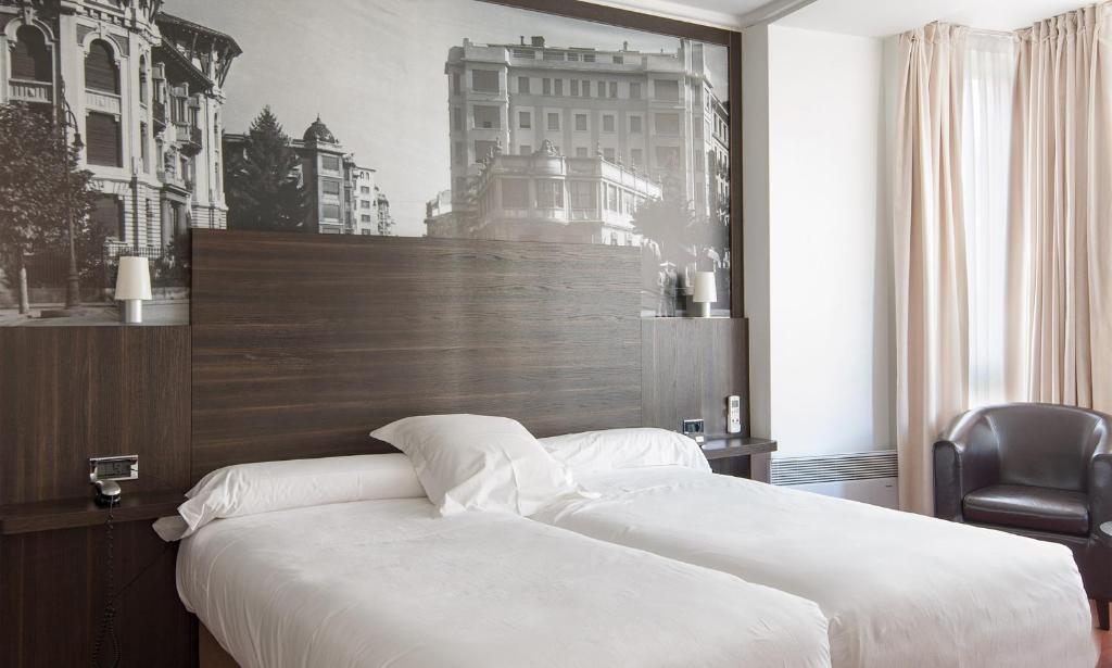 Postel nebo postele na pokoji v ubytování Hotel Yoldi