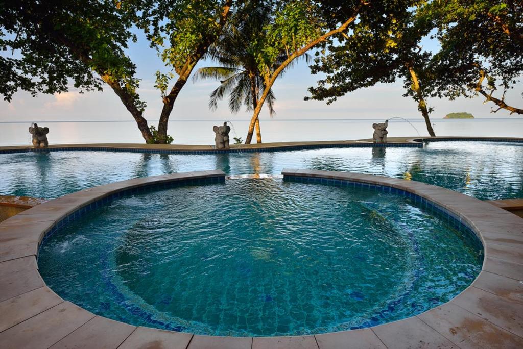 Bazén v ubytování Siam Beach Resort nebo v jeho okolí