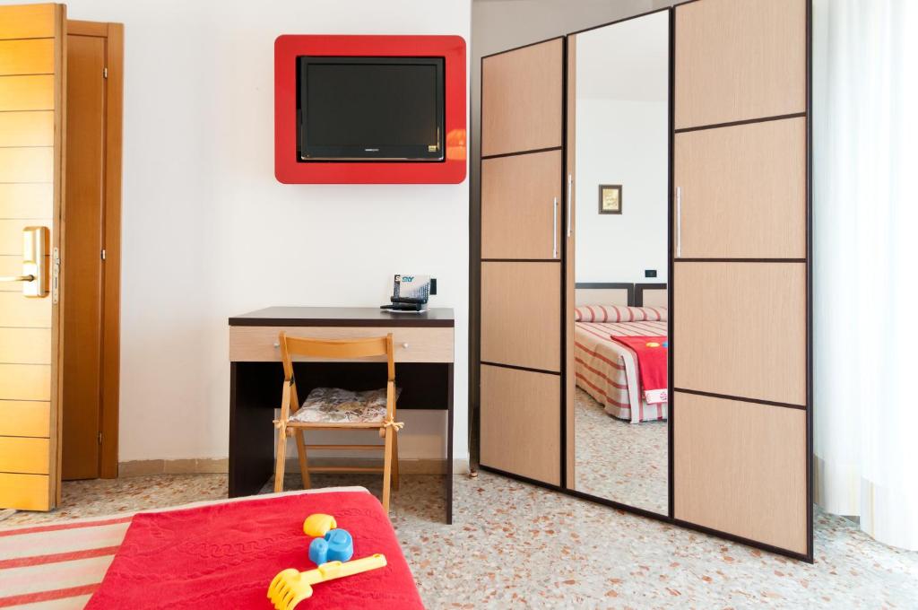 TV a/nebo společenská místnost v ubytování Hotel Milan