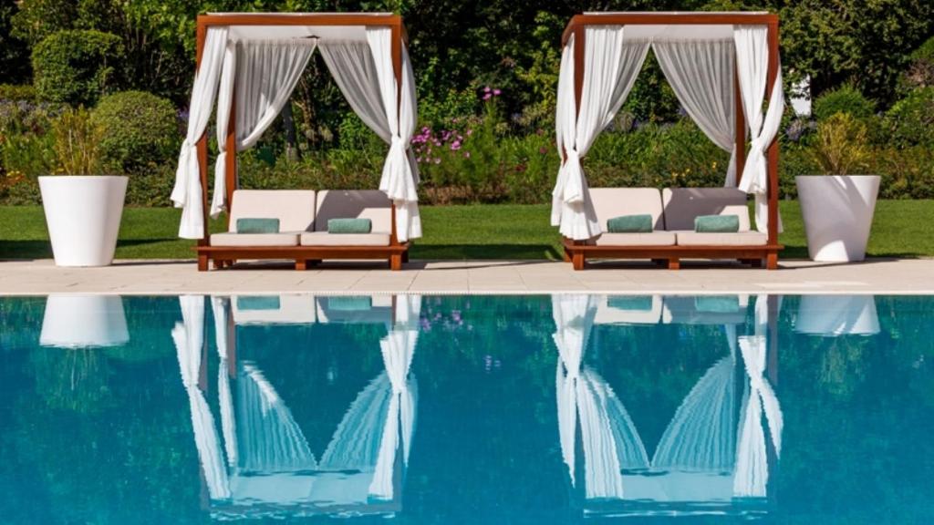 Bazén v ubytování Hotel Quinta das Lagrimas - Small Luxury Hotels nebo v jeho okolí