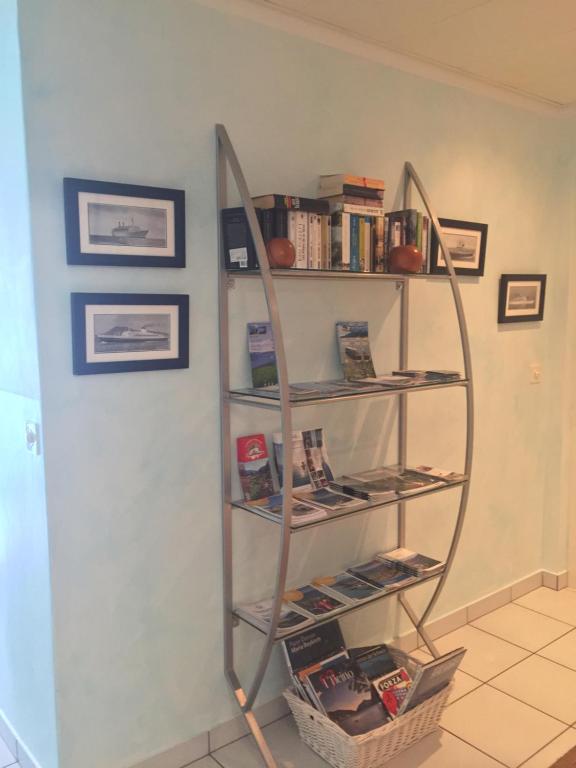 Knihovna v apartmánu