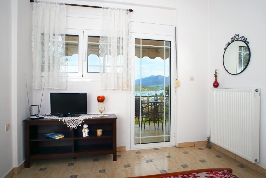 Telewizja i/lub zestaw kina domowego w obiekcie Liopetra