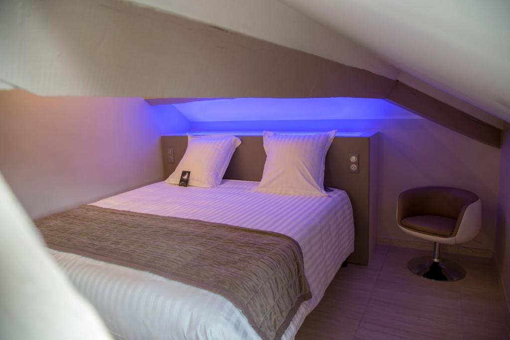 Postel nebo postele na pokoji v ubytování Hotel Jean Moët