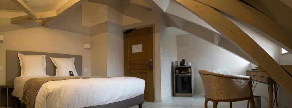 Postel nebo postele na pokoji v ubytování Hotel Jean Moët