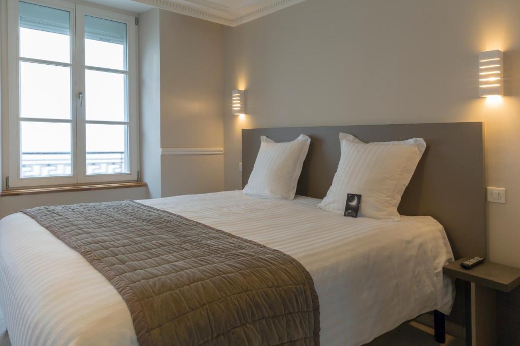 Postel nebo postele na pokoji v ubytování Hotel Jean Moët