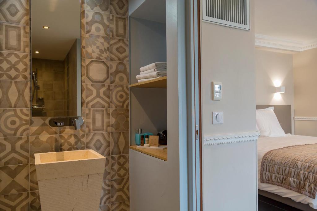 Postel nebo postele na pokoji v ubytování Hotel Jean Moët
