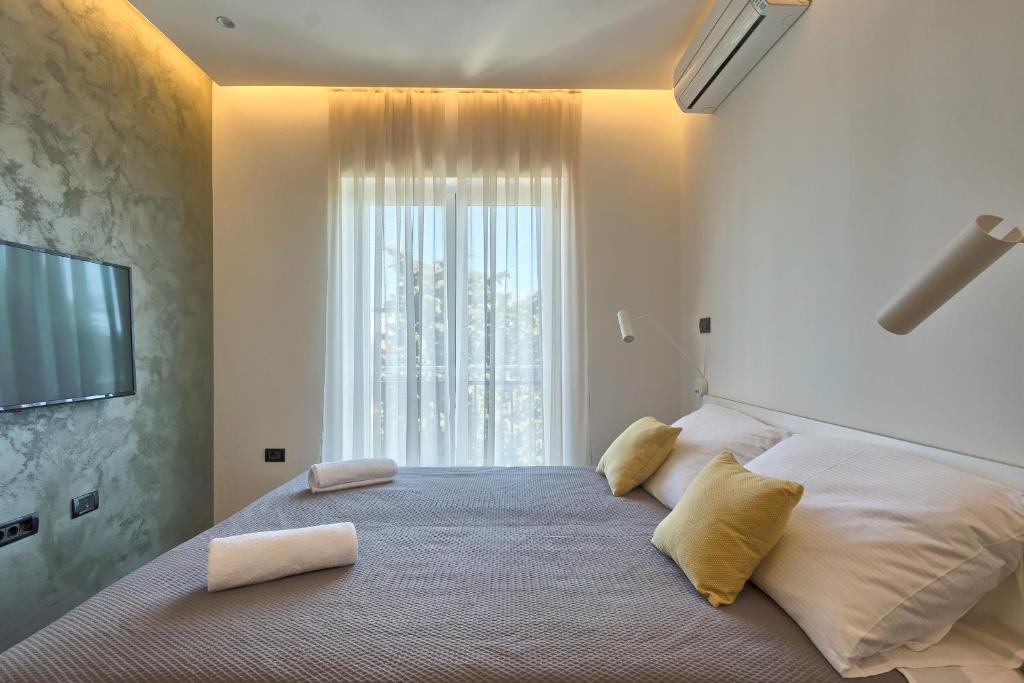 Posteľ alebo postele v izbe v ubytovaní Adriatic Apartments