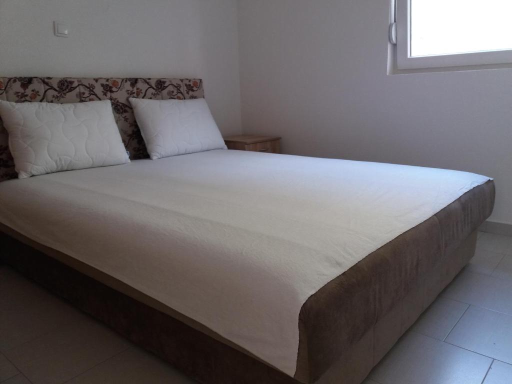 Postel nebo postele na pokoji v ubytování Apartments Dragan