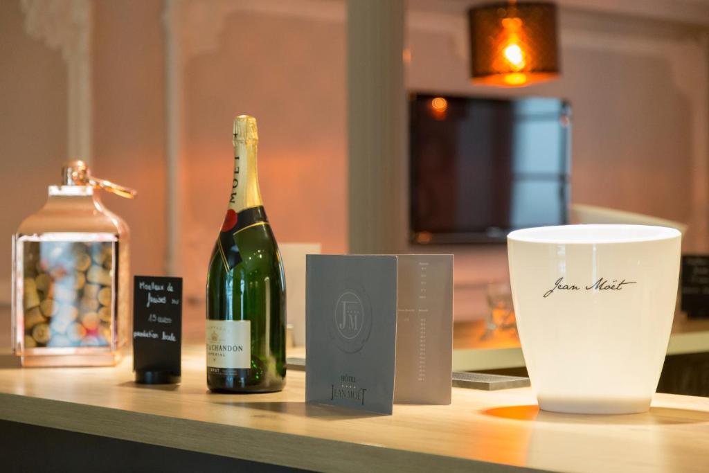 Nápoje v ubytování Hotel Jean Moët