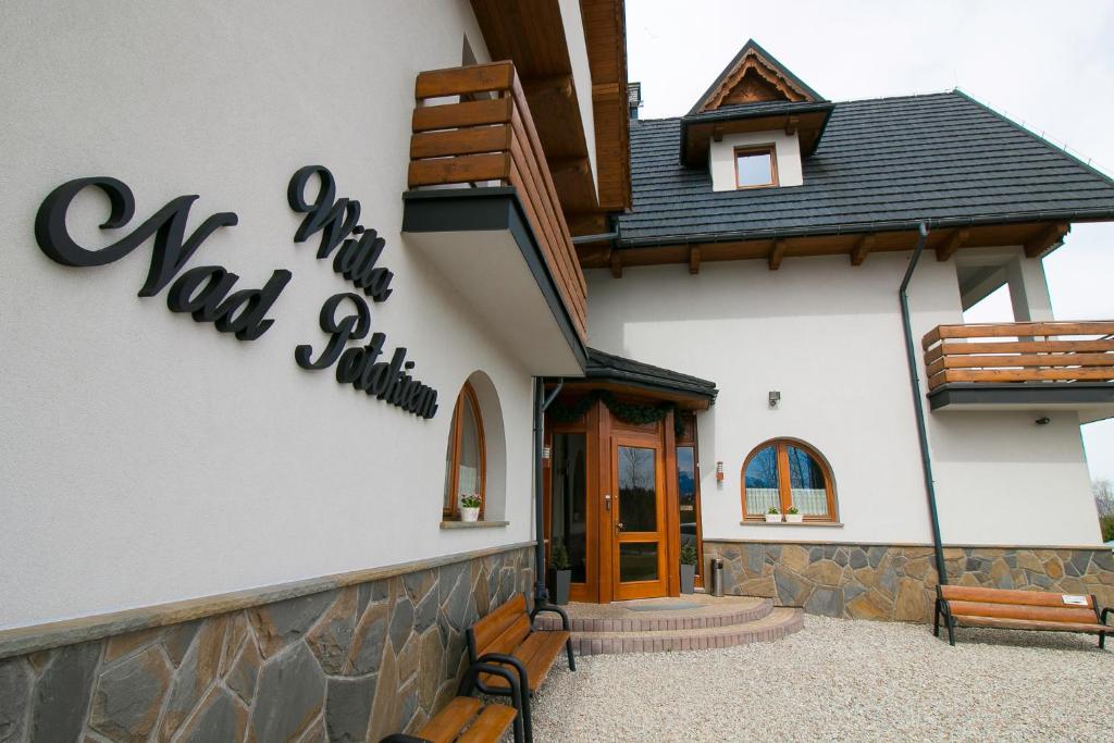 Budova, v ktorej sa vila nachádza