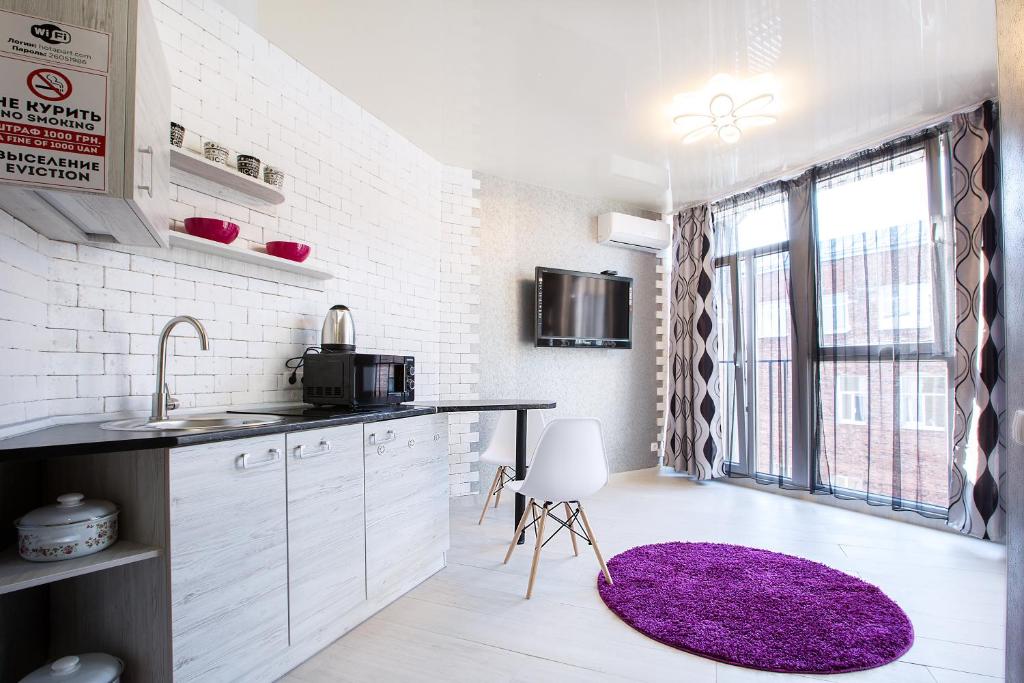 Kuchyň nebo kuchyňský kout v ubytování Sumskaya ApartHotel